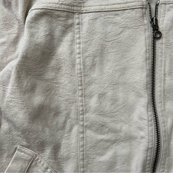 Christopher & Banks stretch textured lightweight jacket - Picture 3 of 9